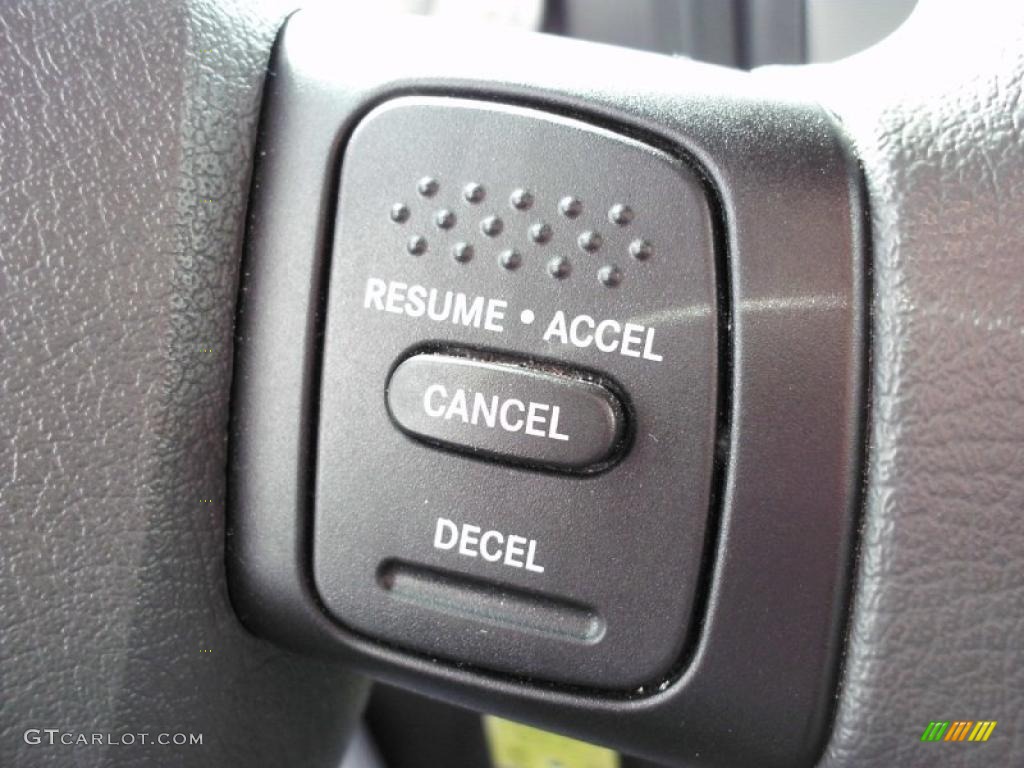 2007 Dodge Dakota SLT Club Cab 4x4 Controls Photo #47393567