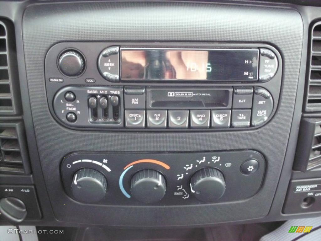 2001 Dodge Dakota Sport Club Cab 4x4 Controls Photo #47393897