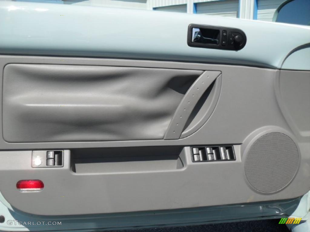 2005 Volkswagen New Beetle GLS Convertible Black Door Panel Photo #47394161