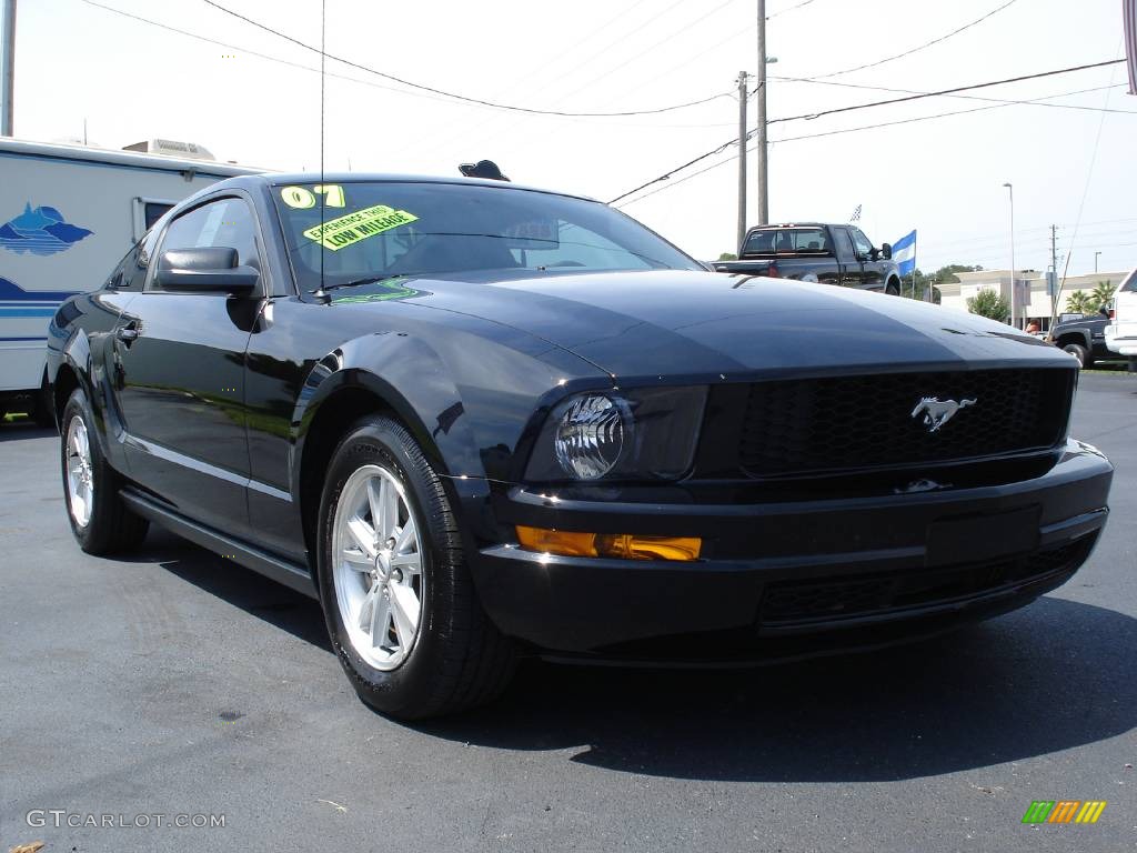 2007 Mustang V6 Deluxe Coupe - Black / Dark Charcoal photo #3