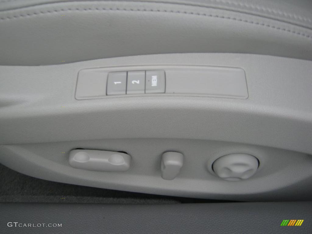 2011 Buick LaCrosse CXL Controls Photo #47395547
