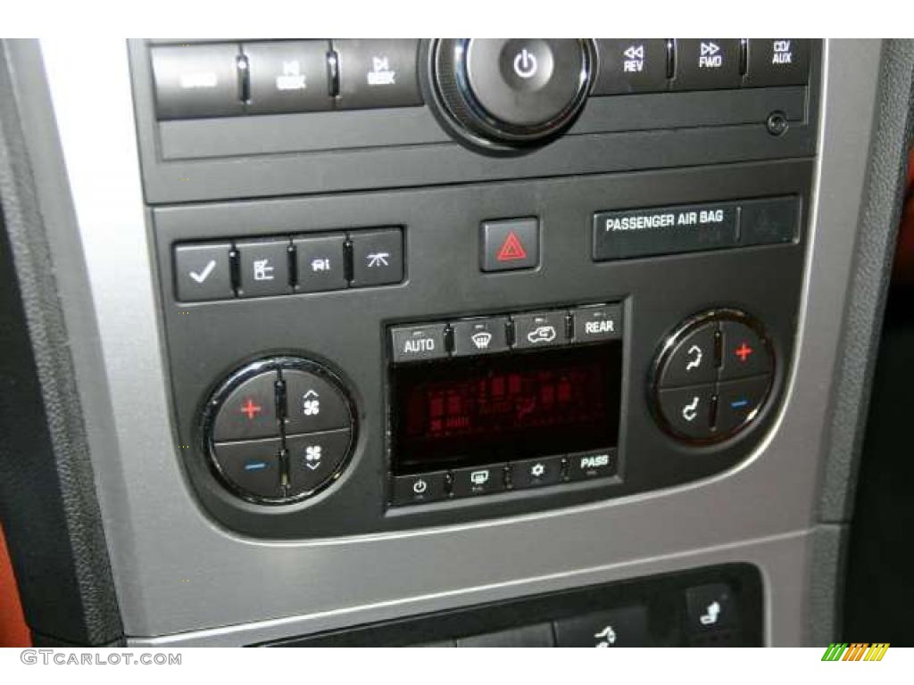 2009 GMC Acadia SLT Controls Photo #47395568