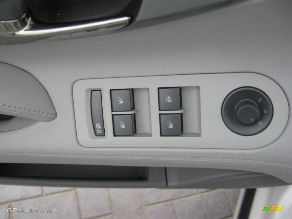 2011 Buick LaCrosse CXL Controls Photo #47395583