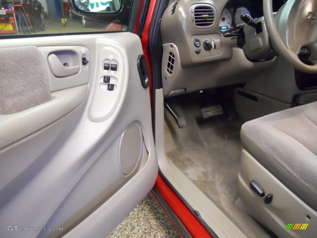 2001 Grand Caravan EX - Inferno Red Pearlcoat / Taupe photo #14