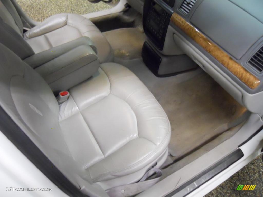 2001 Continental  - Vibrant White / Light Graphite photo #17