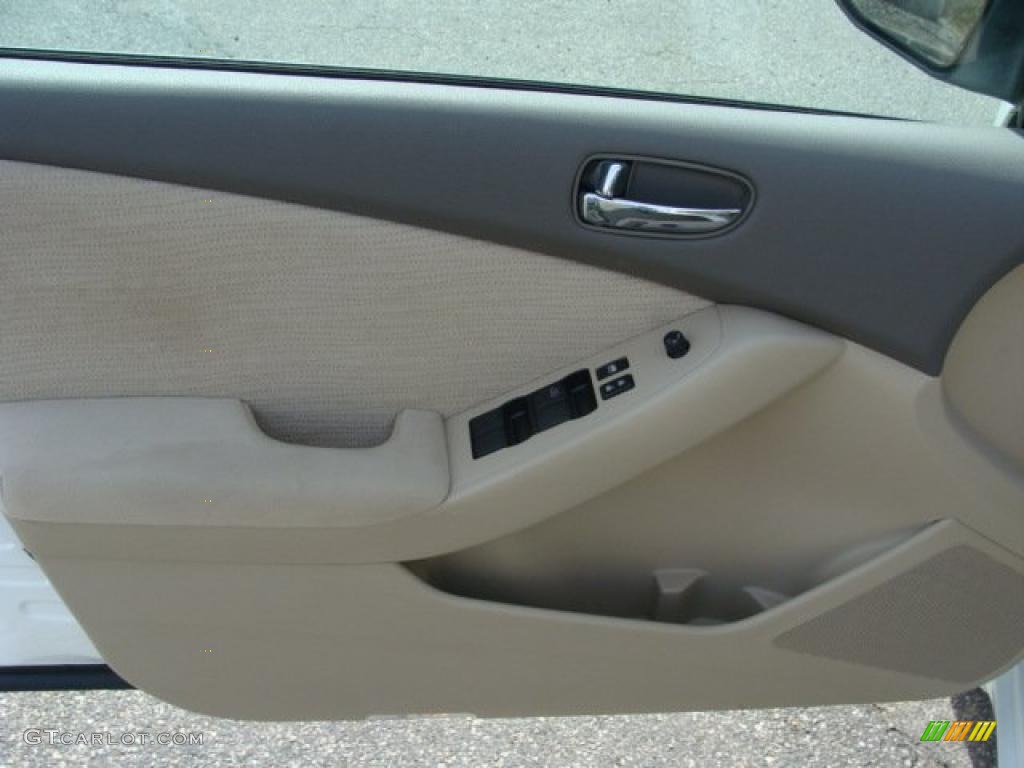 2010 Nissan Altima Hybrid Blond Door Panel Photo #47397197