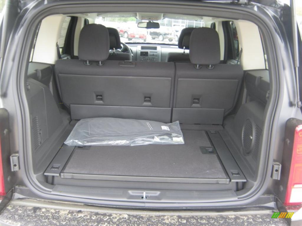 2011 Dodge Nitro Heat 4.0 Trunk Photos