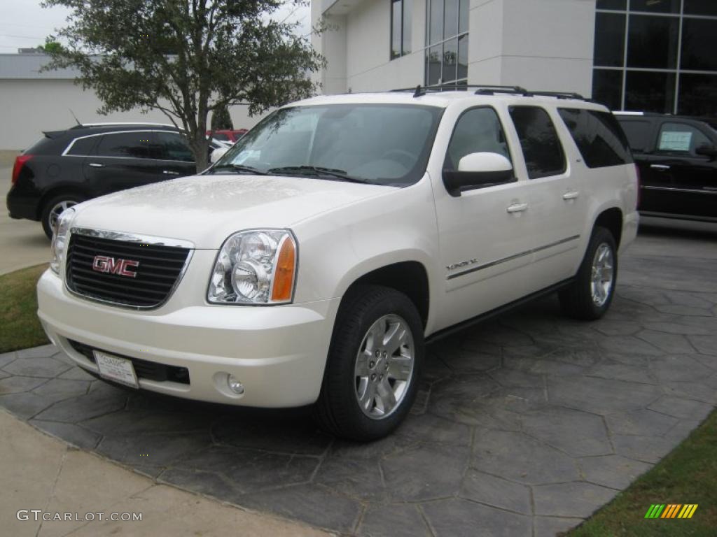 2011 GMC Yukon XL SLT Exterior Photos