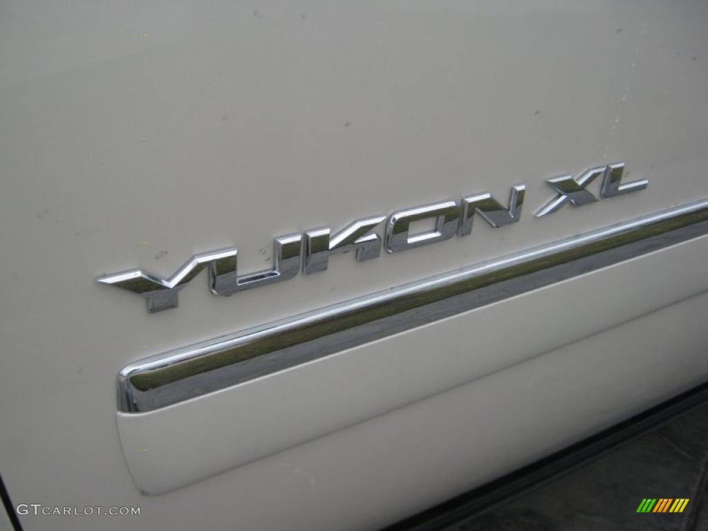 2011 GMC Yukon XL SLT Marks and Logos Photo #47398592