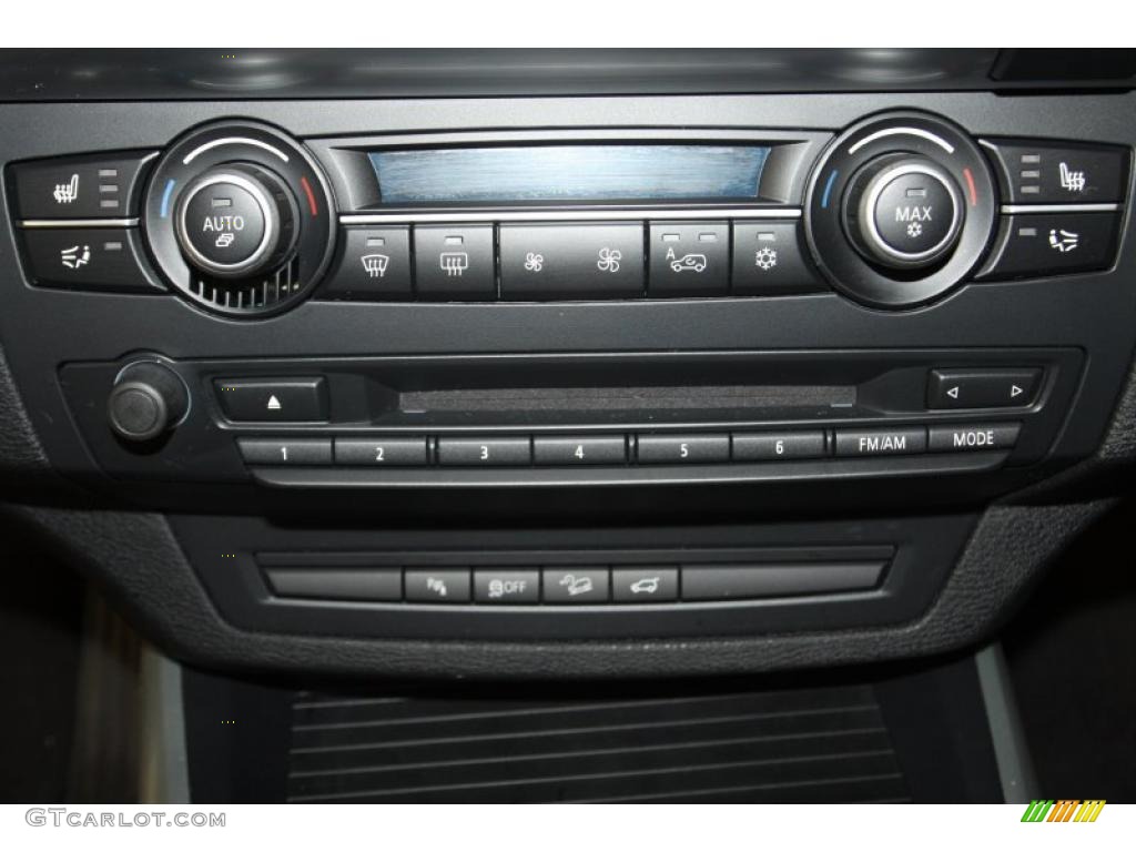 2011 BMW X5 xDrive 50i Controls Photo #47400179