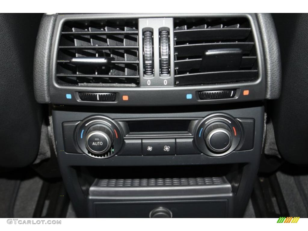 2011 BMW X5 xDrive 50i Controls Photo #47400233
