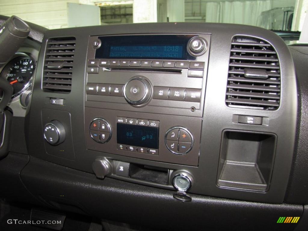 2009 Chevrolet Silverado 1500 LT Extended Cab 4x4 Controls Photo #47403176
