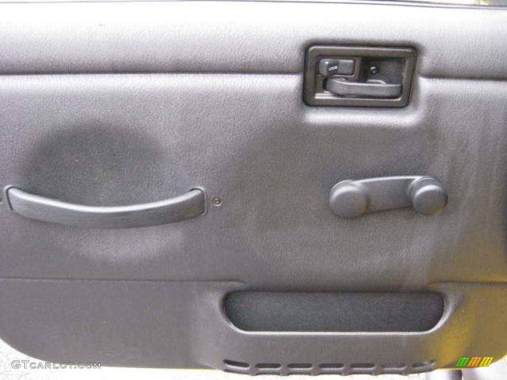 2004 Wrangler Sport 4x4 - Solar Yellow / Dark Slate Gray photo #18