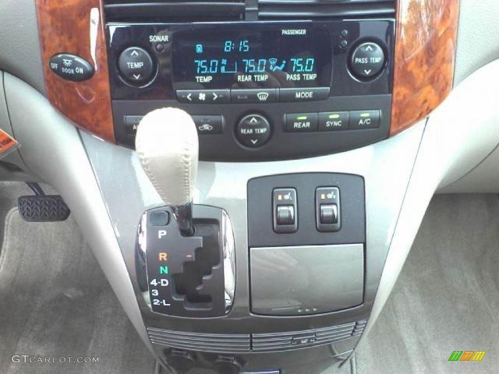 2010 Toyota Sienna XLE Controls Photo #47405360