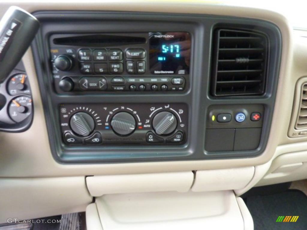 2002 GMC Yukon SLT 4x4 Controls Photos