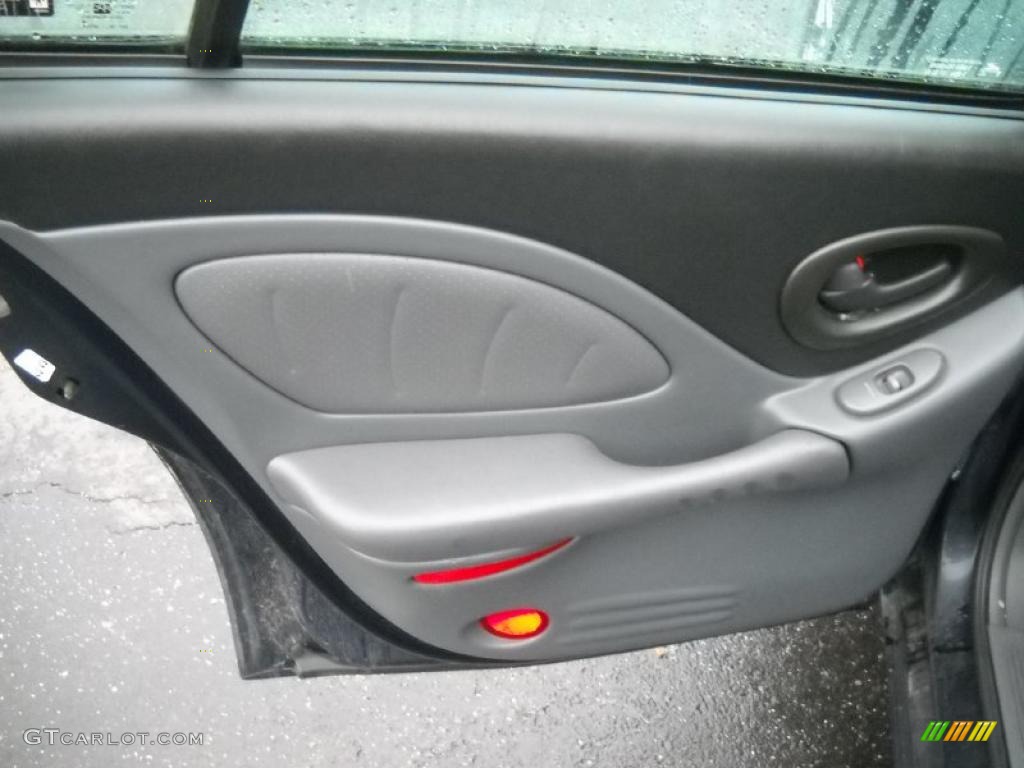 2002 Pontiac Bonneville SLE Dark Pewter Door Panel Photo #47407112