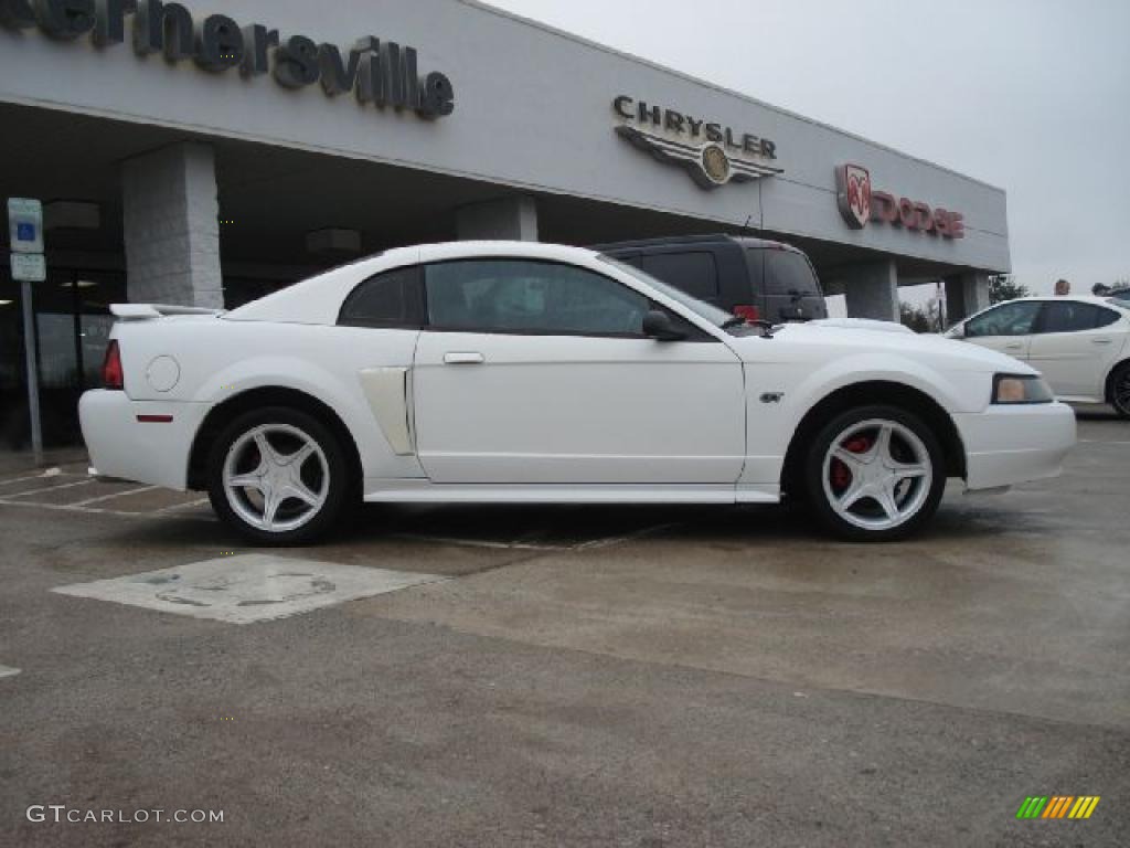 2001 Mustang GT Coupe - Oxford White / Dark Charcoal photo #2