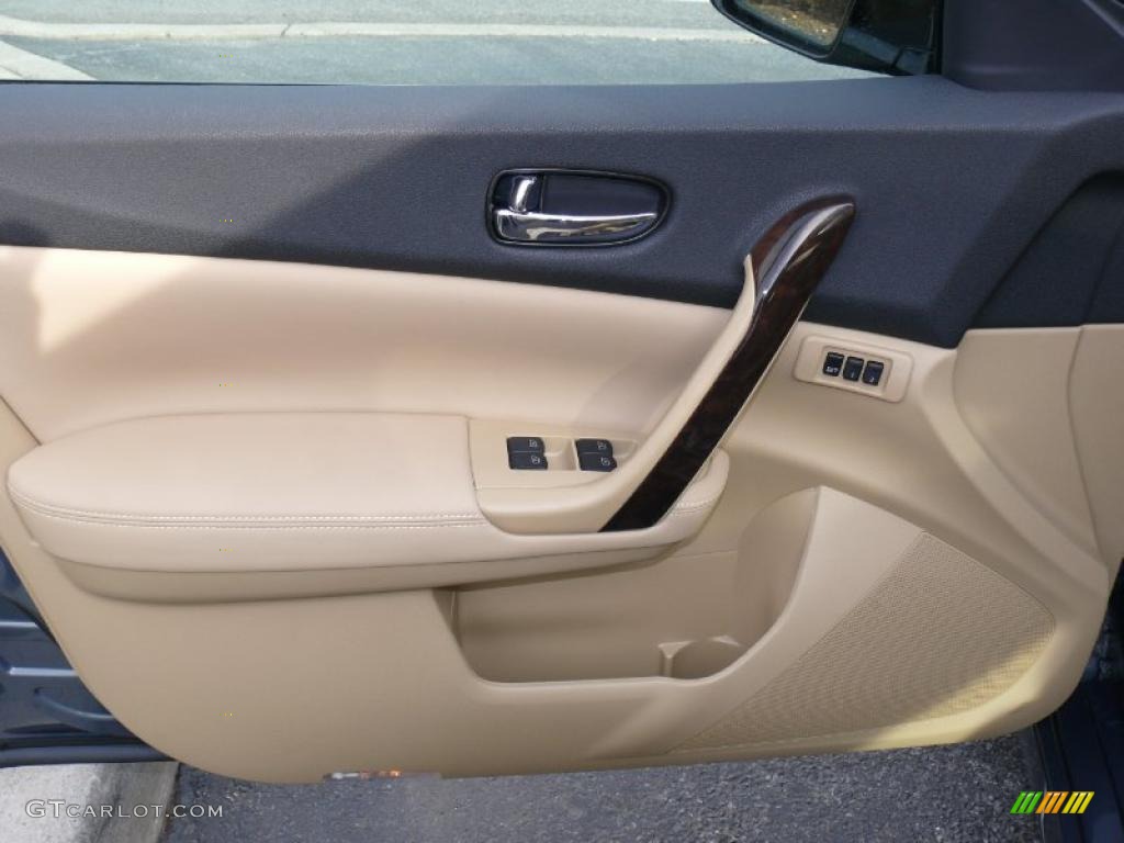 2011 Nissan Maxima 3.5 SV Sport Door Panel Photos