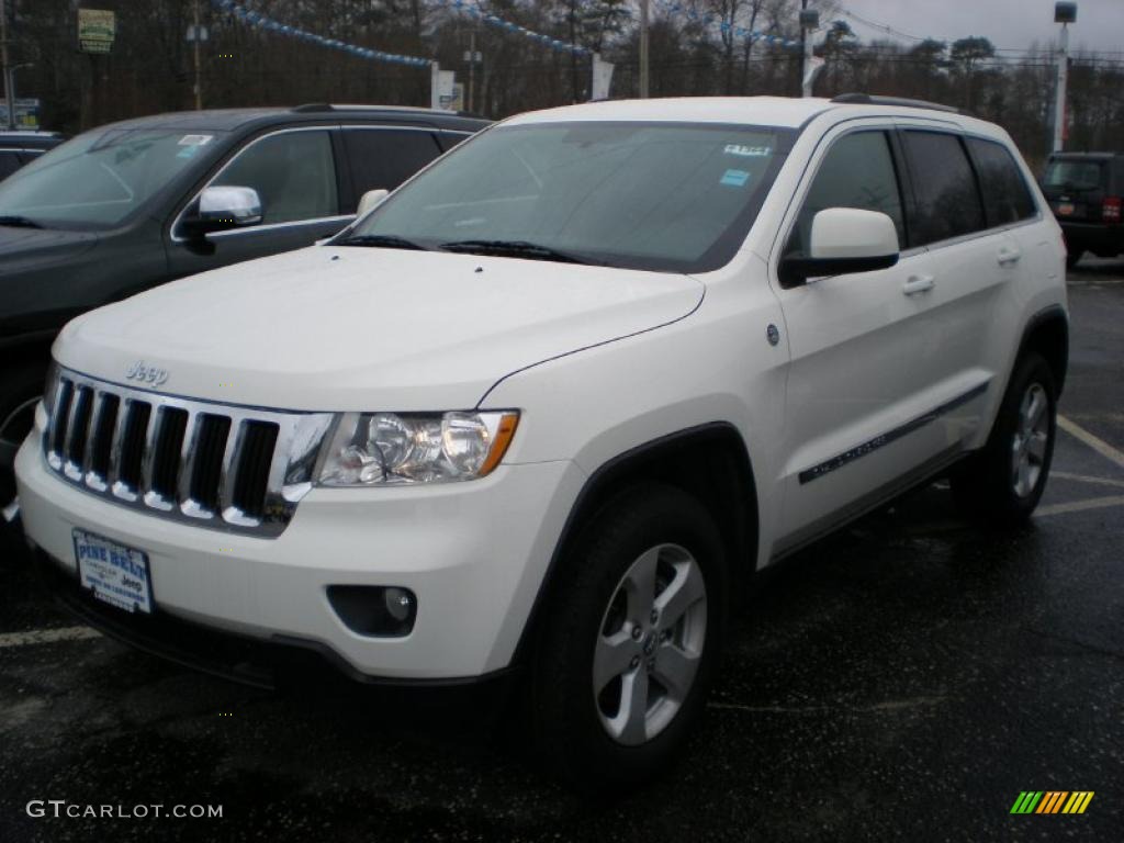 2011 Grand Cherokee Laredo X Package 4x4 - Stone White / Black photo #1