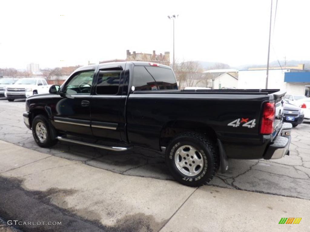 2004 Silverado 1500 LS Extended Cab 4x4 - Black / Dark Charcoal photo #7