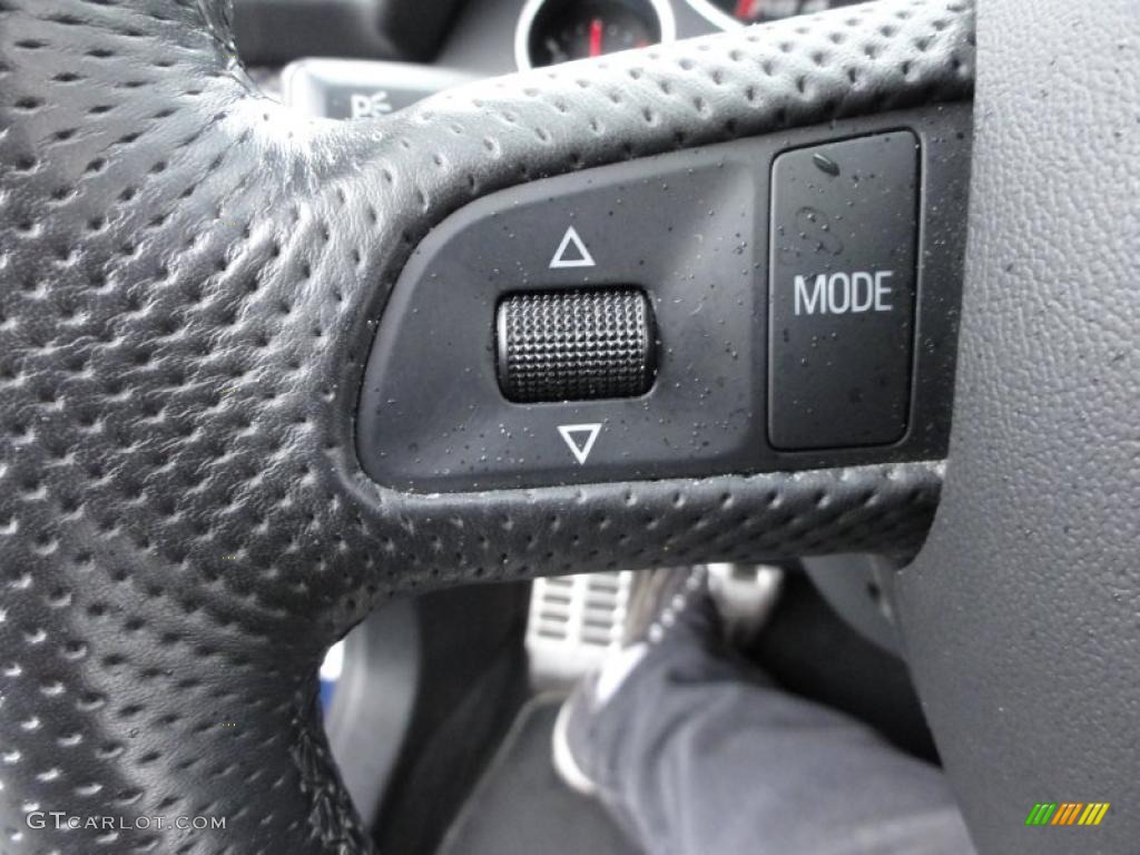 2008 Audi RS4 4.2 quattro Convertible Controls Photo #47418995
