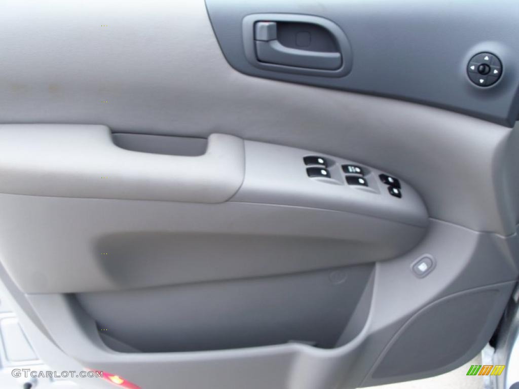 2011 Kia Sedona LX Gray Door Panel Photo #47419286