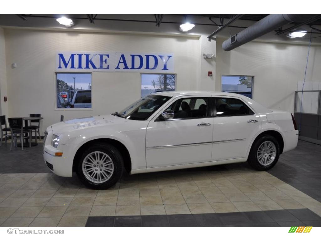 Bright White Chrysler 300