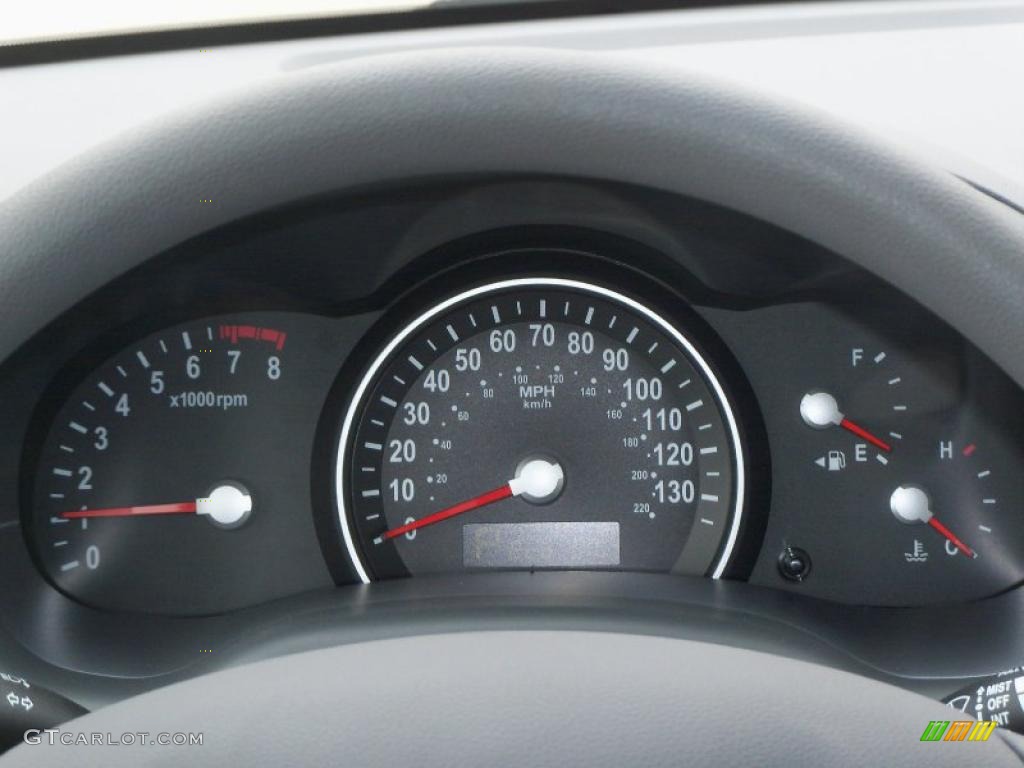 2011 Kia Sedona LX Gauges Photo #47419406