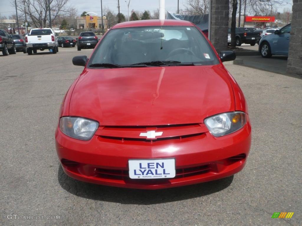 2004 Cavalier Sedan - Victory Red / Graphite photo #3