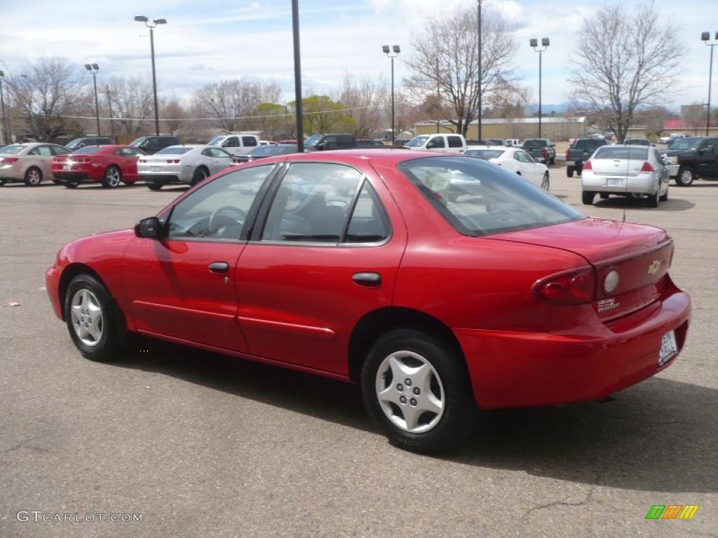 2004 Cavalier Sedan - Victory Red / Graphite photo #4