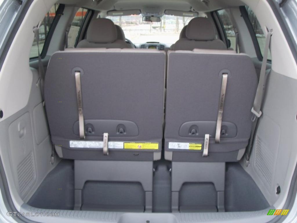 2011 Kia Sedona LX Trunk Photo #47419526