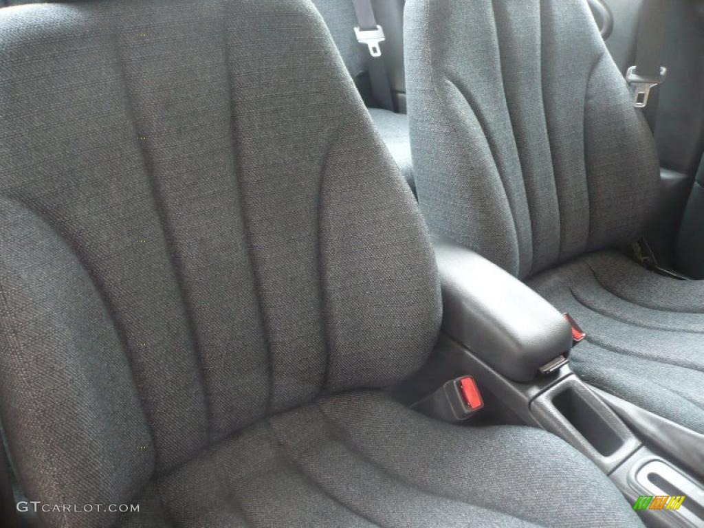 2004 Cavalier Sedan - Victory Red / Graphite photo #12