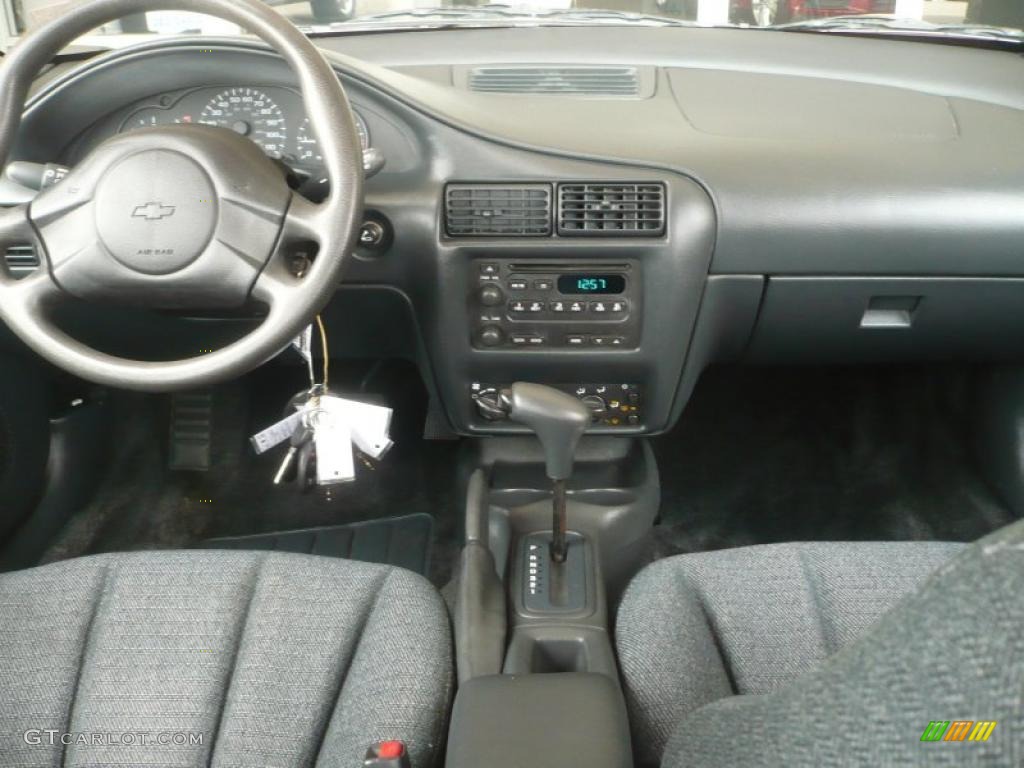 2004 Cavalier Sedan - Victory Red / Graphite photo #14