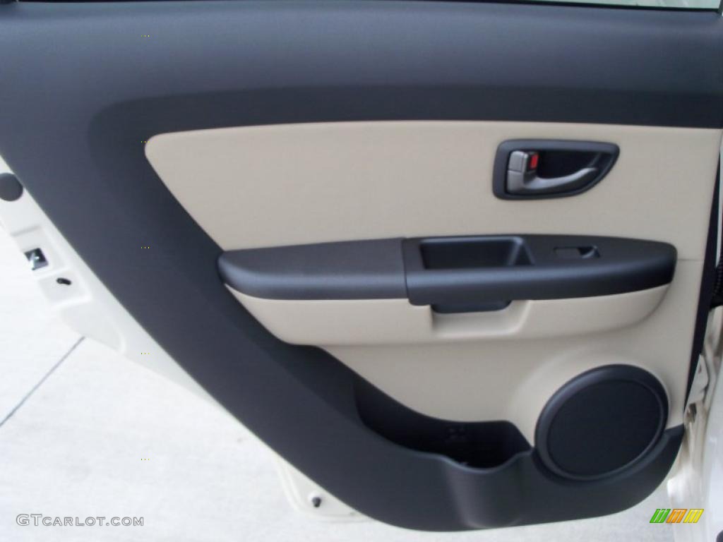 2011 Kia Soul ! Sand/Black Premium Leather Door Panel Photo #47419757