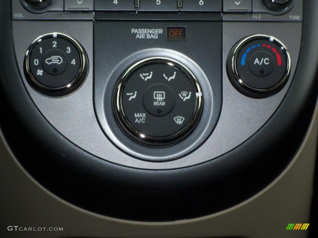 2011 Kia Soul ! Controls Photo #47419952