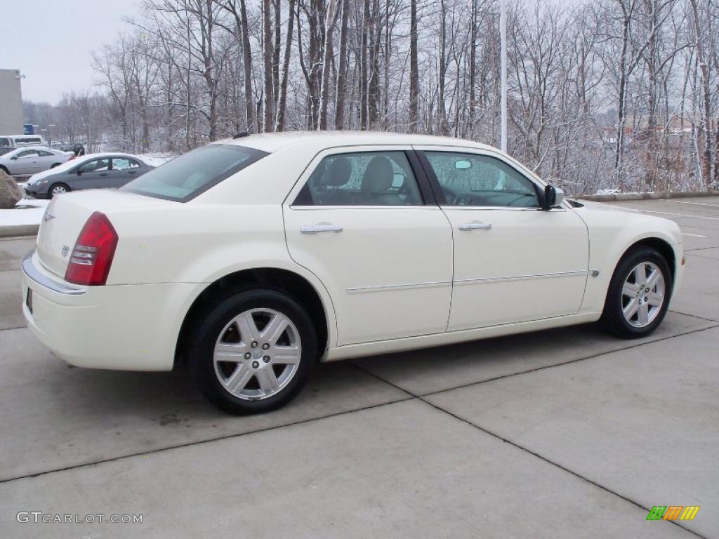 2005 300 C HEMI AWD - Cool Vanilla / Dark Slate Gray/Light Graystone photo #6