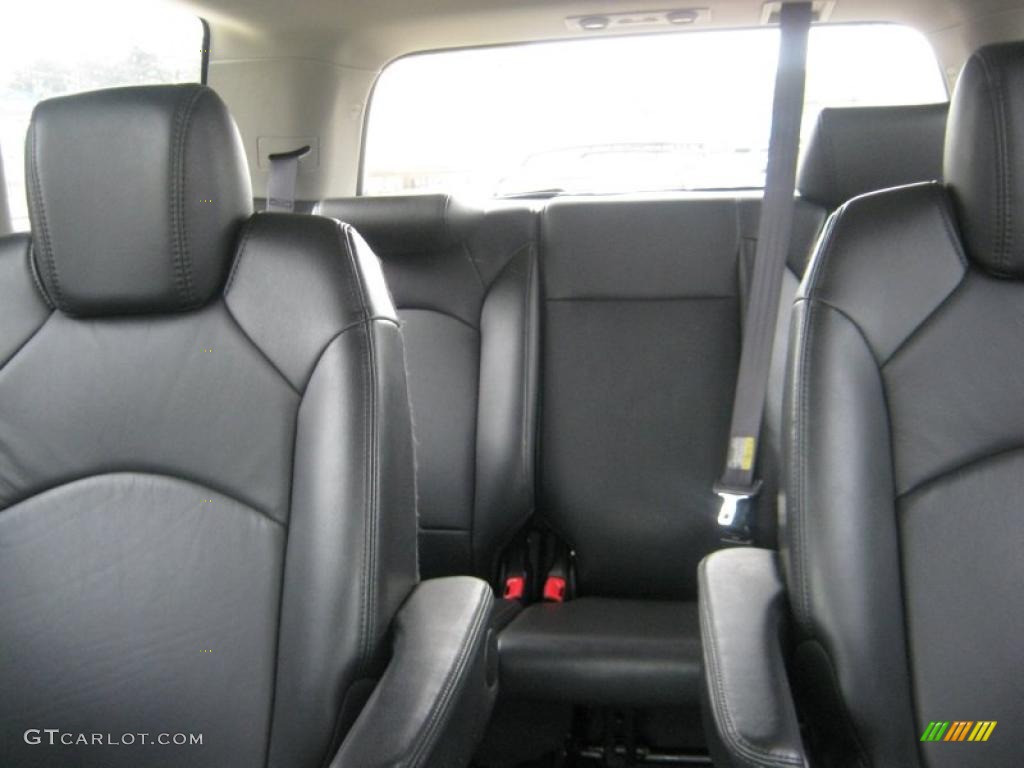 Black Interior 2007 Saturn Outlook XR Photo #47420943
