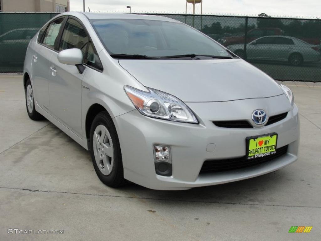 2011 Prius Hybrid IV - Classic Silver Metallic / Misty Gray photo #1