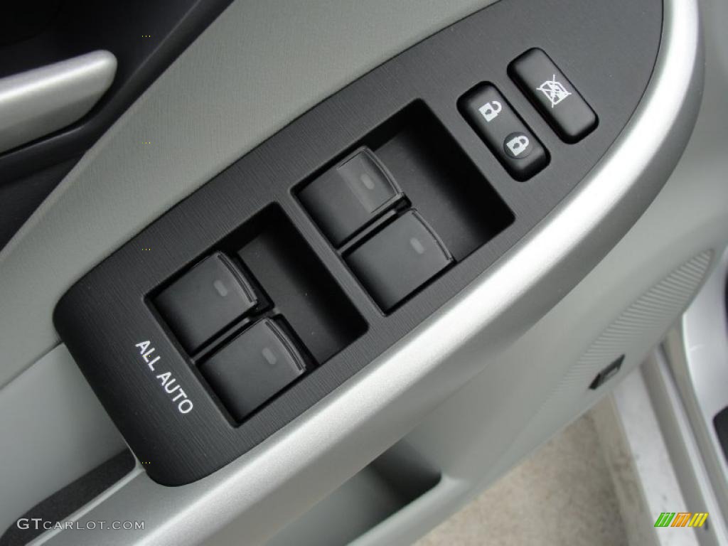 2011 Prius Hybrid IV - Classic Silver Metallic / Misty Gray photo #27