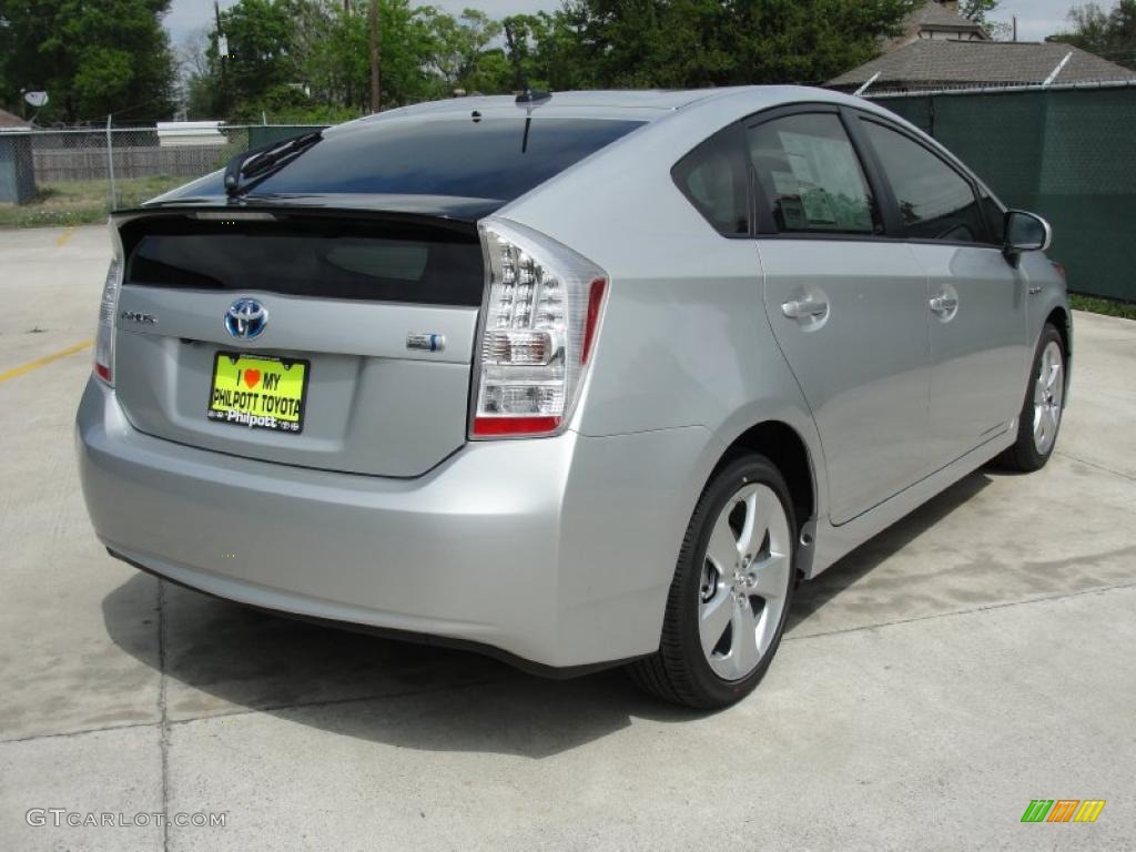 Classic Silver Metallic 2011 Toyota Prius Hybrid V Exterior Photo #47423166