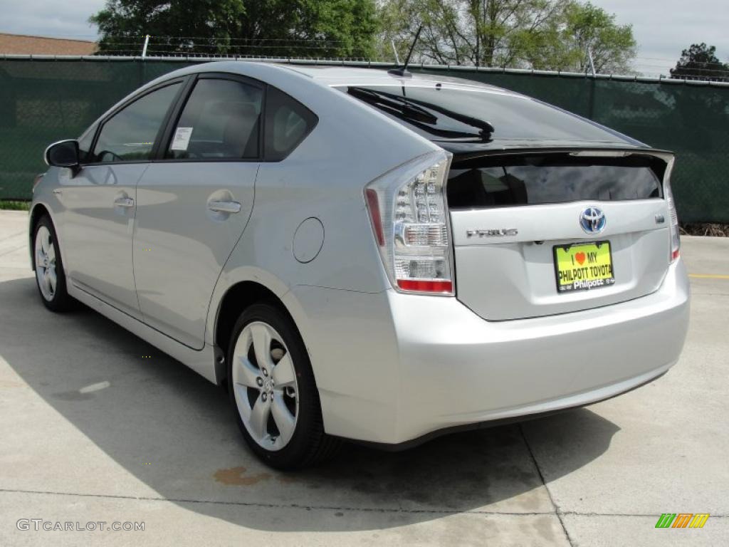 Classic Silver Metallic 2011 Toyota Prius Hybrid V Exterior Photo #47423194