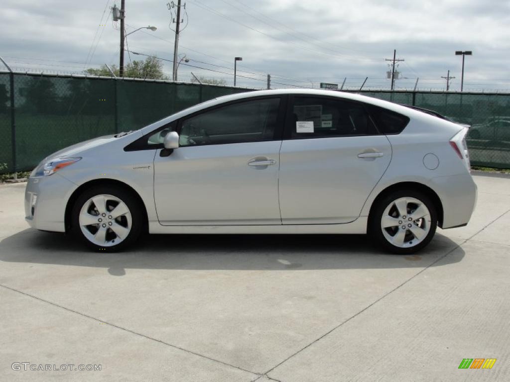 Classic Silver Metallic 2011 Toyota Prius Hybrid V Exterior Photo #47423214