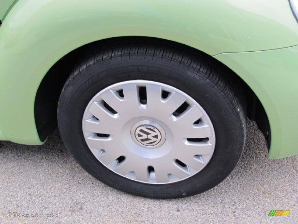 2004 Volkswagen New Beetle GL Coupe Wheel Photos