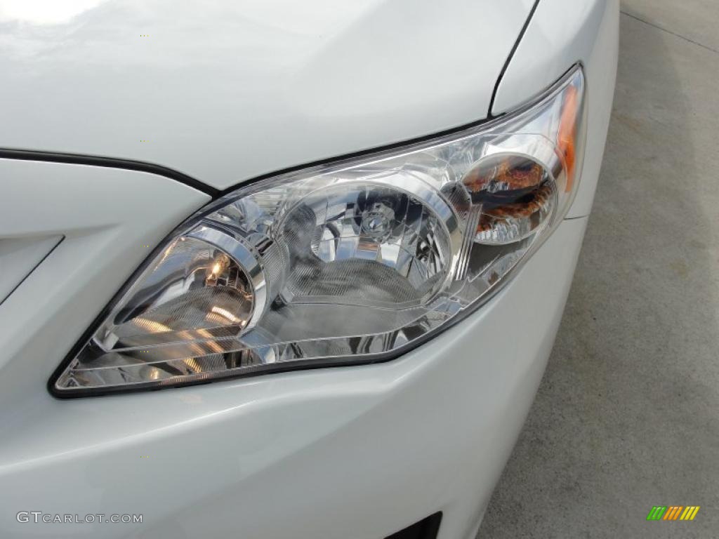 2011 Corolla LE - Super White / Bisque photo #9