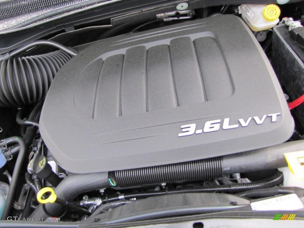 2011 Chrysler Town & Country Touring 3.6 Liter DOHC 24-Valve VVT Pentastar V6 Engine Photo #47425047