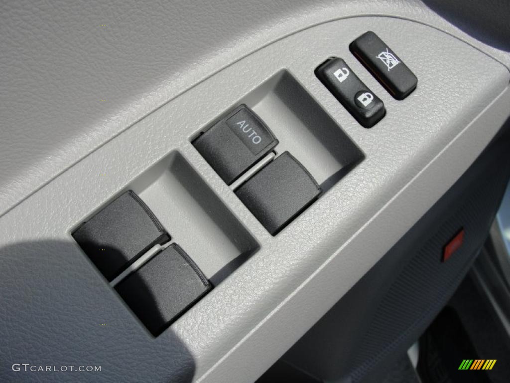 2011 Toyota Highlander Limited Controls Photo #47428902