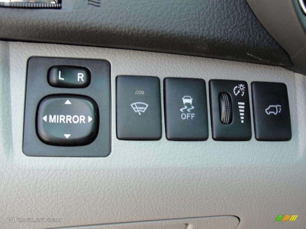 2011 Toyota Highlander Limited Controls Photos