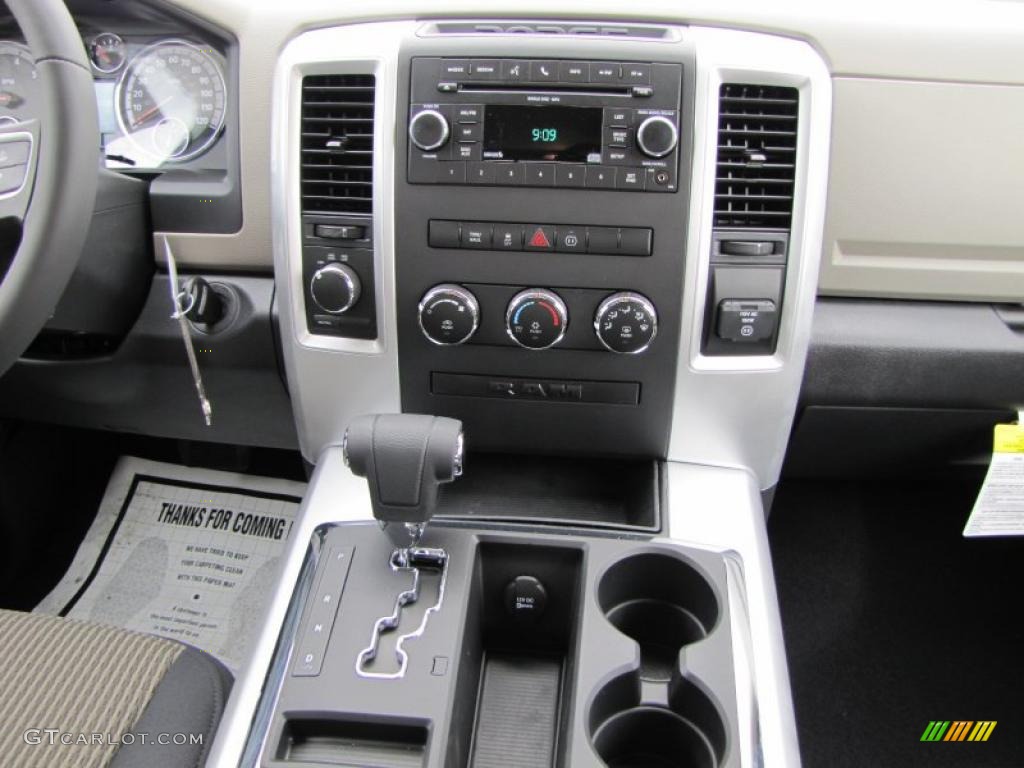 2011 Ram 1500 SLT Outdoorsman Quad Cab 4x4 - Bright White / Dark Slate Gray/Medium Graystone photo #11