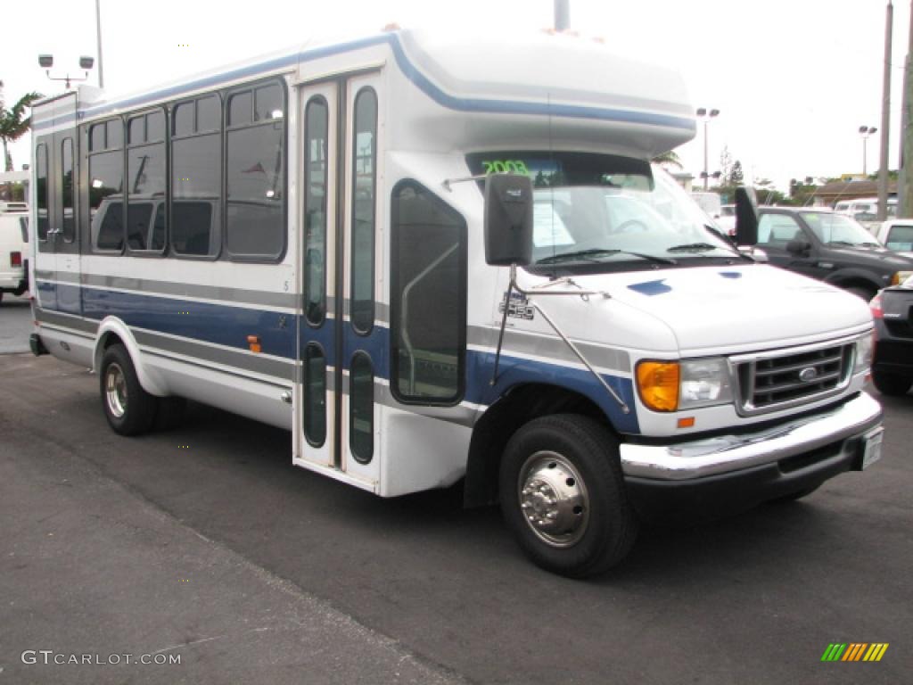 2003 E Series Van E450 Special Access Bus - Oxford White / Blue photo #1