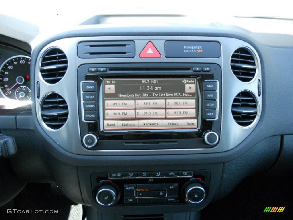 2011 Volkswagen Tiguan SEL Controls Photo #47435163
